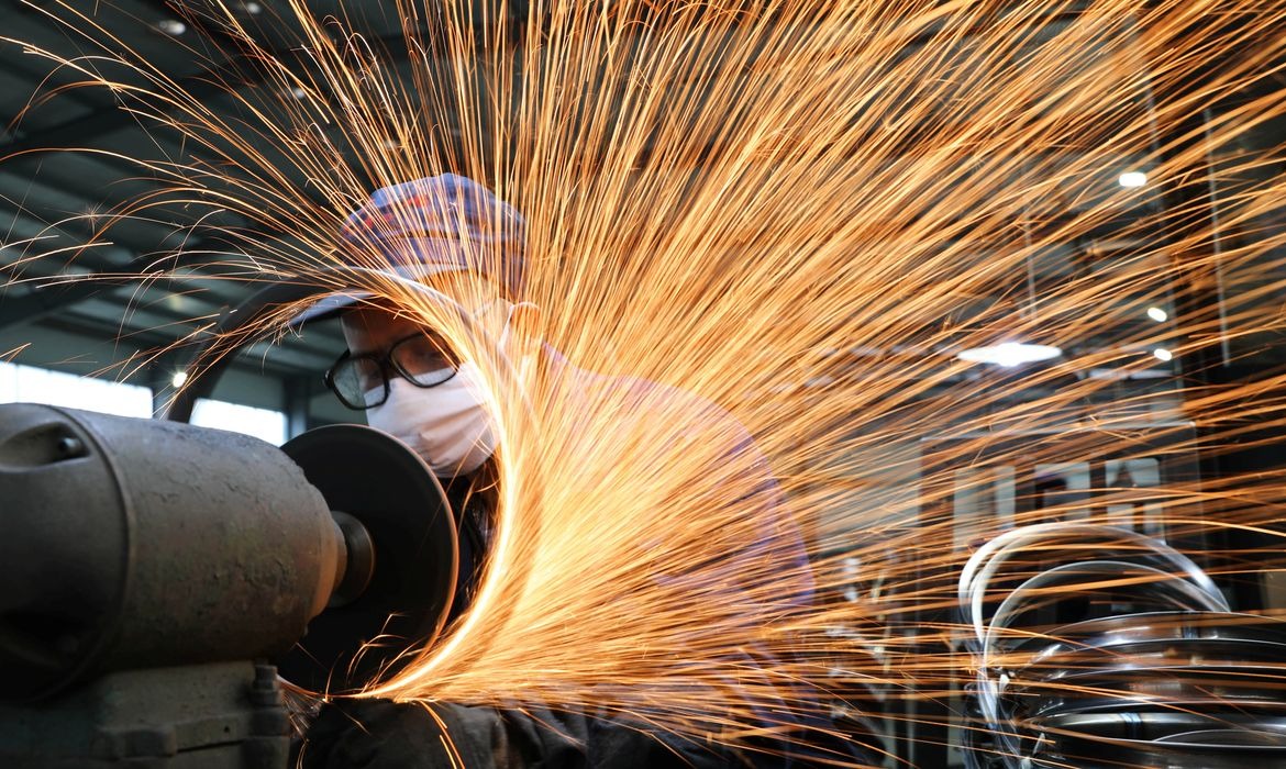 Otimizado SEO: Queda da indústria brasileira preocupa diante de desaceleração da economia