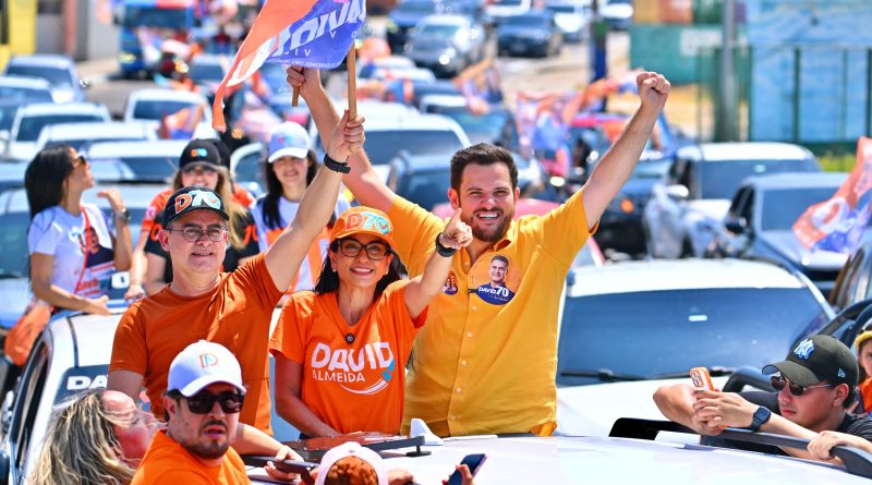 David Almeida realiza mega carreata pelas ruas de Manaus