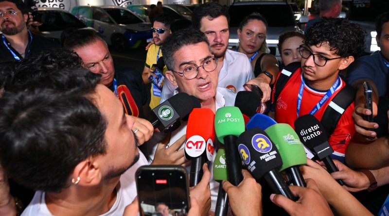 David Almeida cita queimadas e clima entre temas do debate no Amazonas