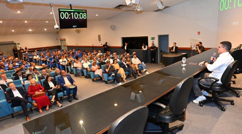 David Almeida promete defender Zona Franca e ampliar empregos no Polo Industrial