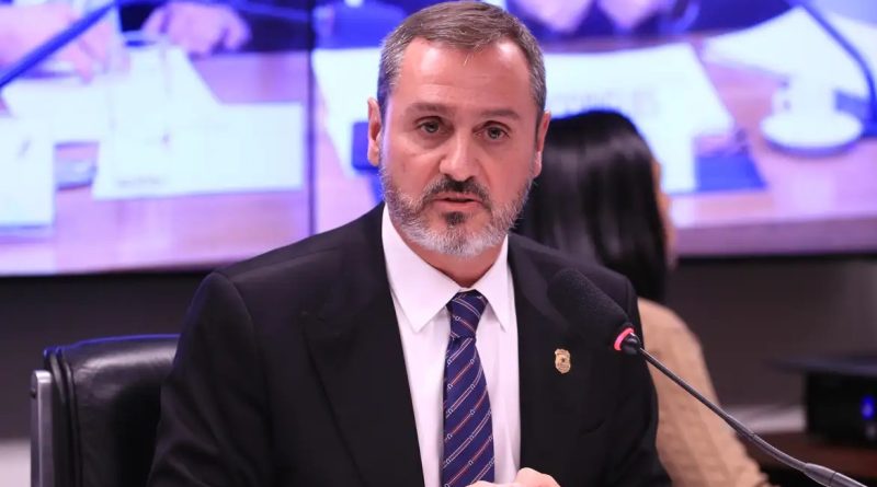 Flávio Dino determina reintegração de Andrei Rodrigues ao comando da PF