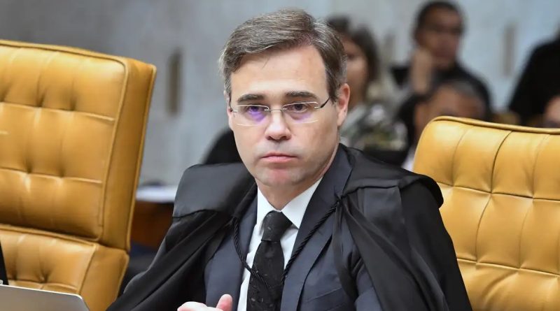 Mendonça volta a suspender multas da NR-1 sobre saúde mental