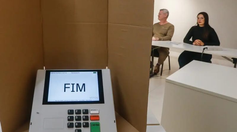 Eleições 2026: veja regras para celular na votação