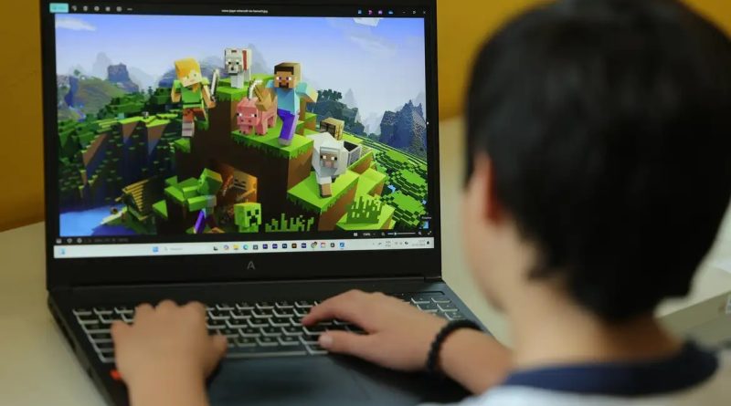 Uso excessivo de telas pode agravar olho seco em crianças