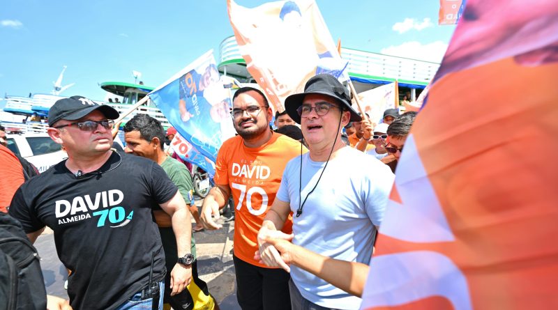 David Almeida anuncia crédito de R$ 50 mil para barcos em Beruri