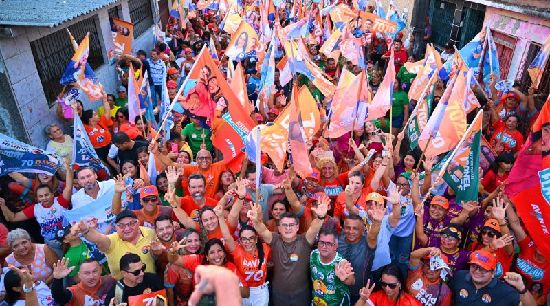 David Almeida destaca obras nas zonas Norte e Leste durante caminhada em Manaus
