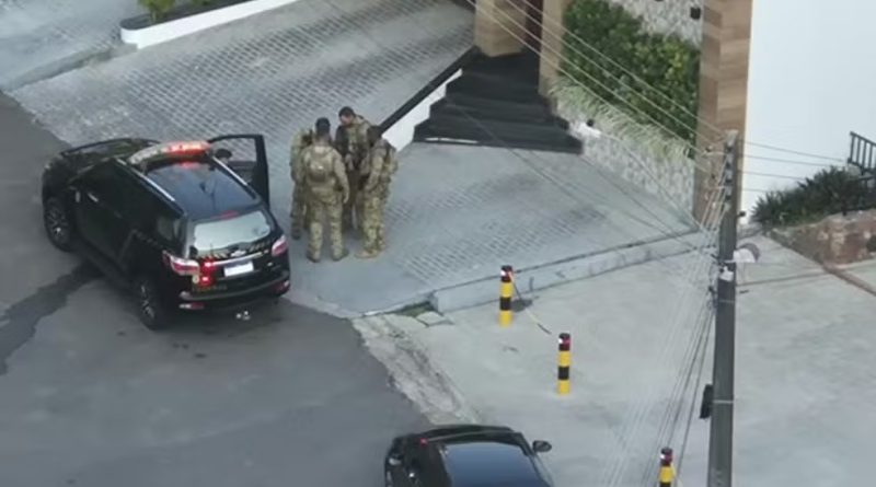 Agentes da Polícia Federal cumprem diligências na SSP-AM