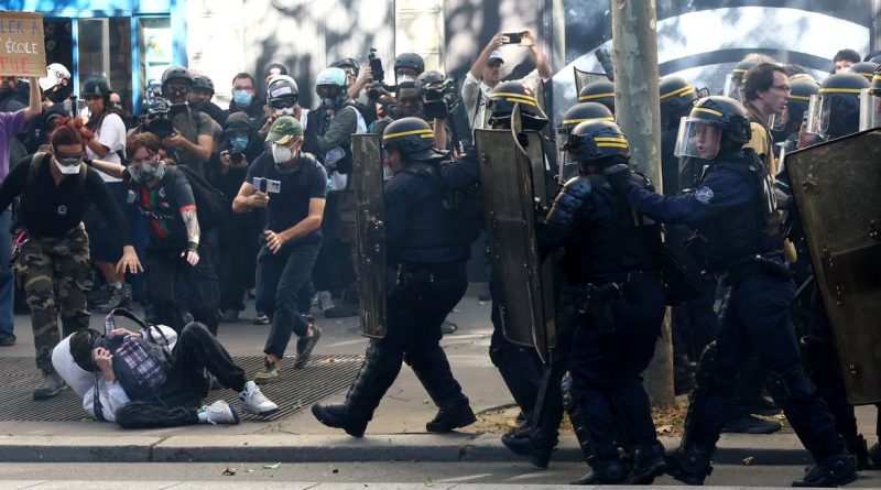 French CRS riot police charge amid clashes with protesters during a demonstration by high school and university students, supported by teachers' union and school parents, in Paris as part of a nationwide day of demonstrations and blockades, voicing anger over overcrowded classrooms, teacher shortages and dilapidated school buildings, which students blame on years of underinvestment, France, October 6, 2026. REUTERS/Yves Herman