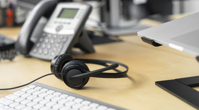 TELEMARKETING; MARKETING; CENTRAL; LIGAÇÕES; TELEFONES; ATENDIMENTO. Foto: Freepik