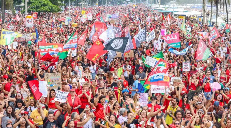 Rio de Janeiro (RJ), 12/10/2026 – Ato em apoio ao presidente Luiz Inácio Lula da Silva, que é candidato à reeleição, reúne apoiadores em Copacabana, na zona sul do Rio de Janeiro. Foto: Tomaz Silva/Agência Brasil