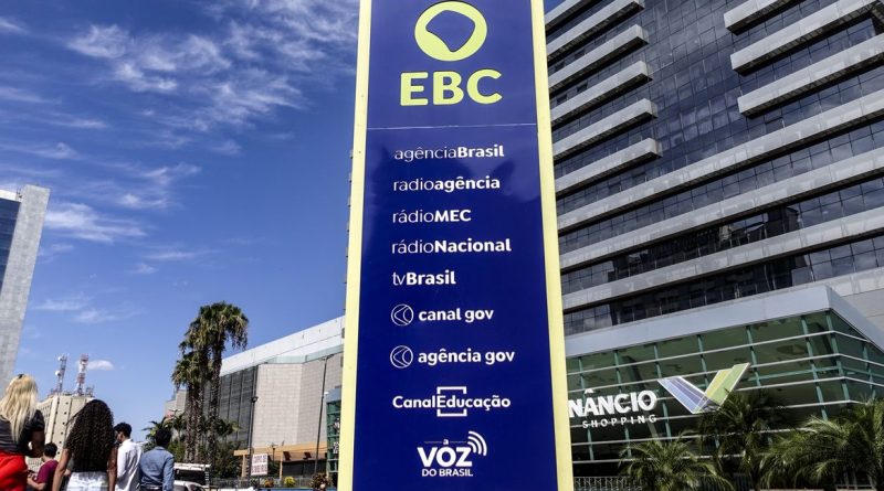31/07/2026 - Brasília - Totem da EBC em Frente ao Shopping Venâncio em Brasília. Foto: Rafa Neddermeyer/ Agência Brasil