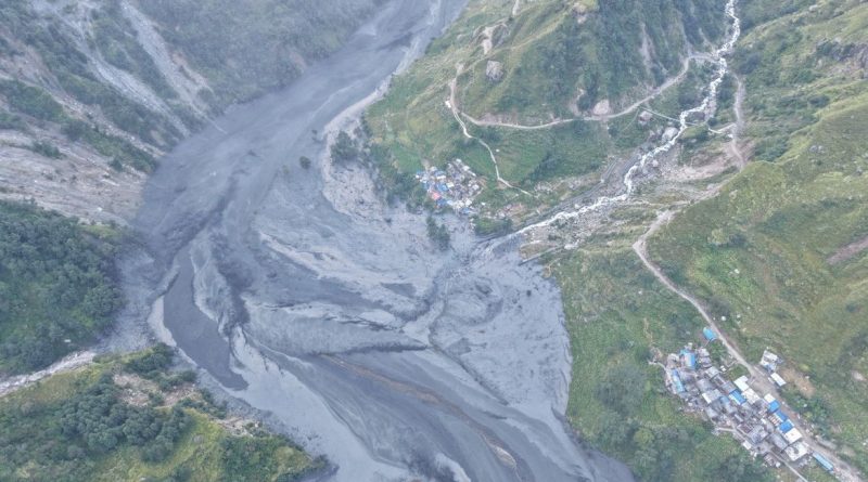 Imagens de drone mostram áreas afetadas por enchentes do rio Budhi Gandaki 11 de outubro de 2026 Divulgação via REUTERS
