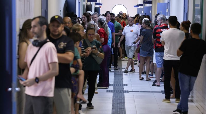 Brasília – DF – 04/10/2026 - Votação do primeiro turno. (Fila para votar no Colégio Leonardo da Vinci). FOTO: Lula Marques/Agência Brasil.