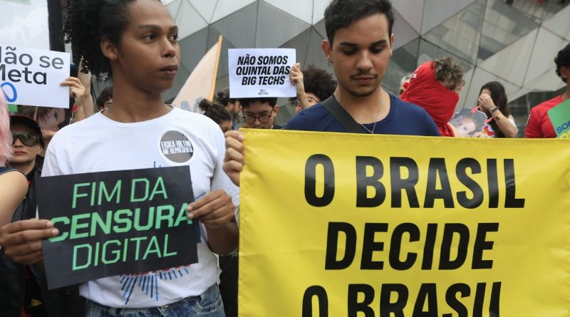 São Paulo (SP), 19/10/2026 - Organizações da sociedade civil e movimentos sociais realizam protesto em frente à sede da Meta , na avenida Faria Lima,3732, para denunciar o que consideram interferência sistemática da big tech na eleição brasileira. Foto: Paulo Pinto/Agencia Brasil