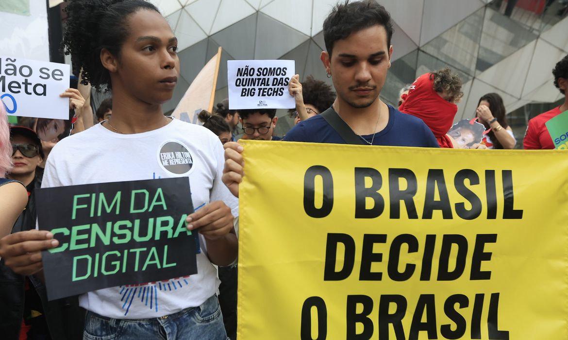 Sociedade civil manifesta preocupação ao TSE por censura nas redes