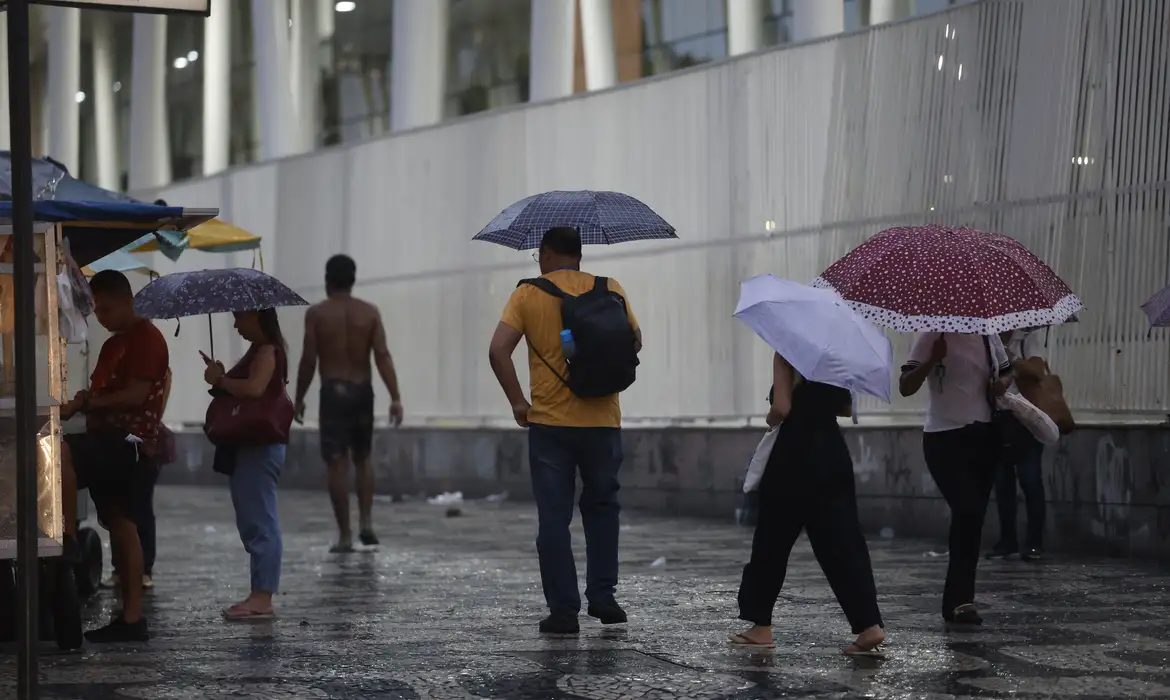 Chuva deve prevalecer no domingo de eleições no Rio
