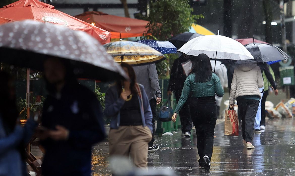 Inmet: Domingo de eleição será chuvoso em boa parte do país; confira