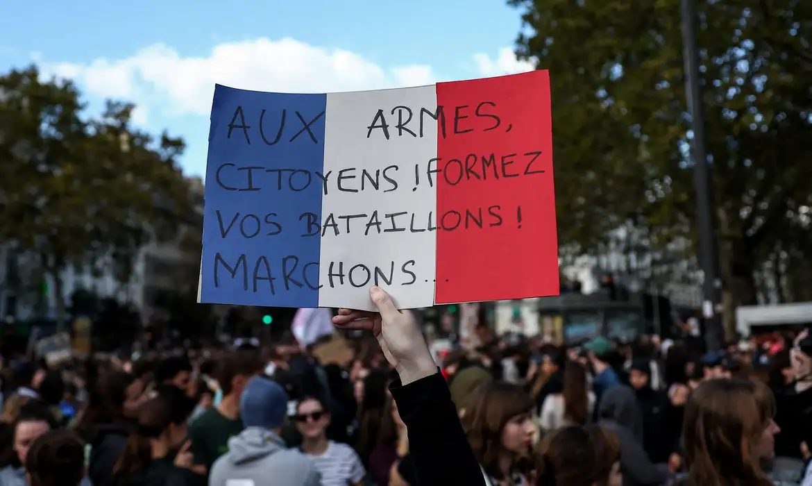 Protestos na França começam sob forte esquema de segurança