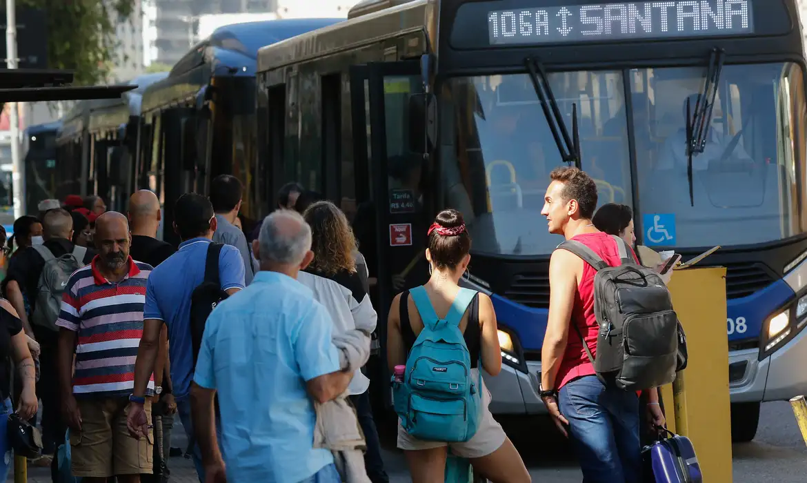 PT notifica TRE-SP por falta de ônibus na cidade neste domingo