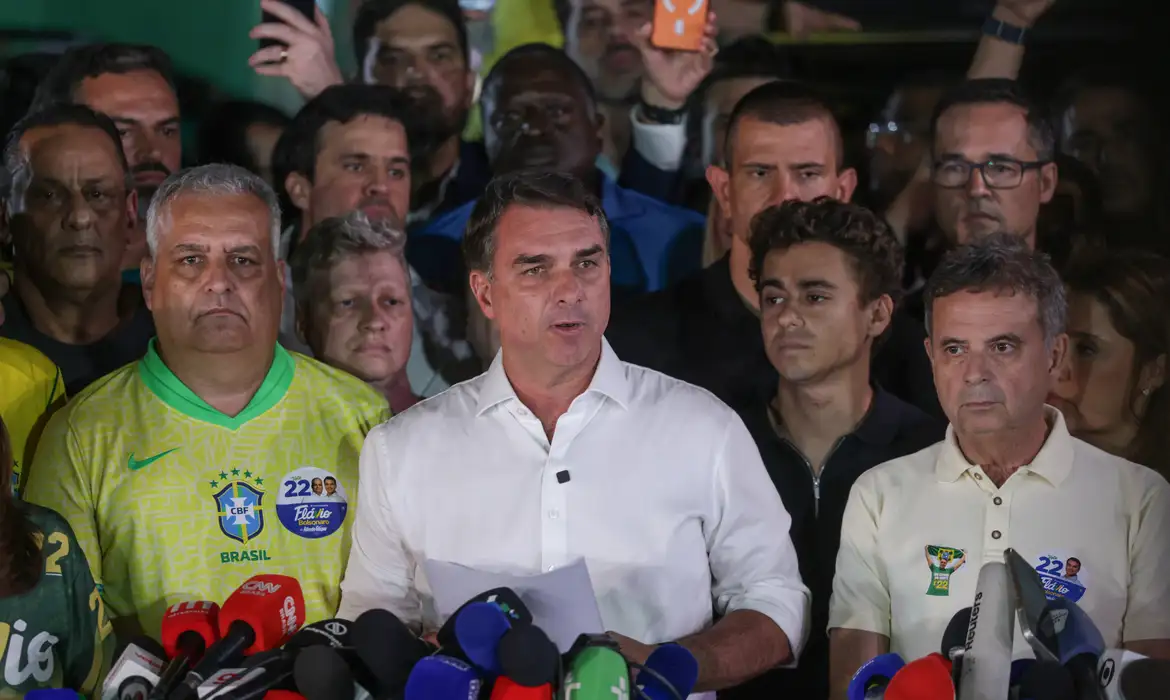 Flávio não reconhece vitória de Lula e tentará anulação do pleito