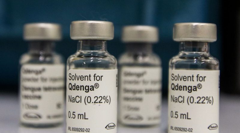 São Paulo (SP), 04/04/2024 - Detralhe do frasco da vacina Qdenga contra dengue, hoje foi primeiro dia de vacinação contra dengue em crianças de 10 a 14 anos na Unidade Básica de Saúde - UBS Vila Jaguara, na região oeste. Foto: Rovena Rosa/Agência Brasil