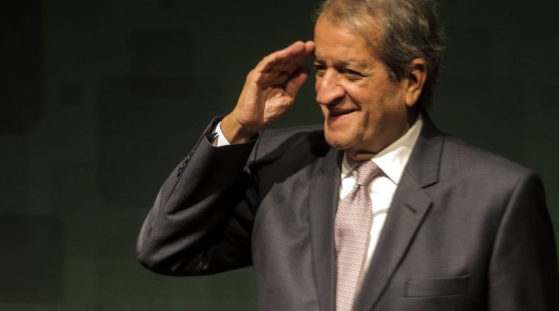 O presidente nacional do Partido Liberal (PL), Valdemar Costa Neto, fala com a imprensa no Centro de Eventos e Convenções Brasil 21, em Brasília.