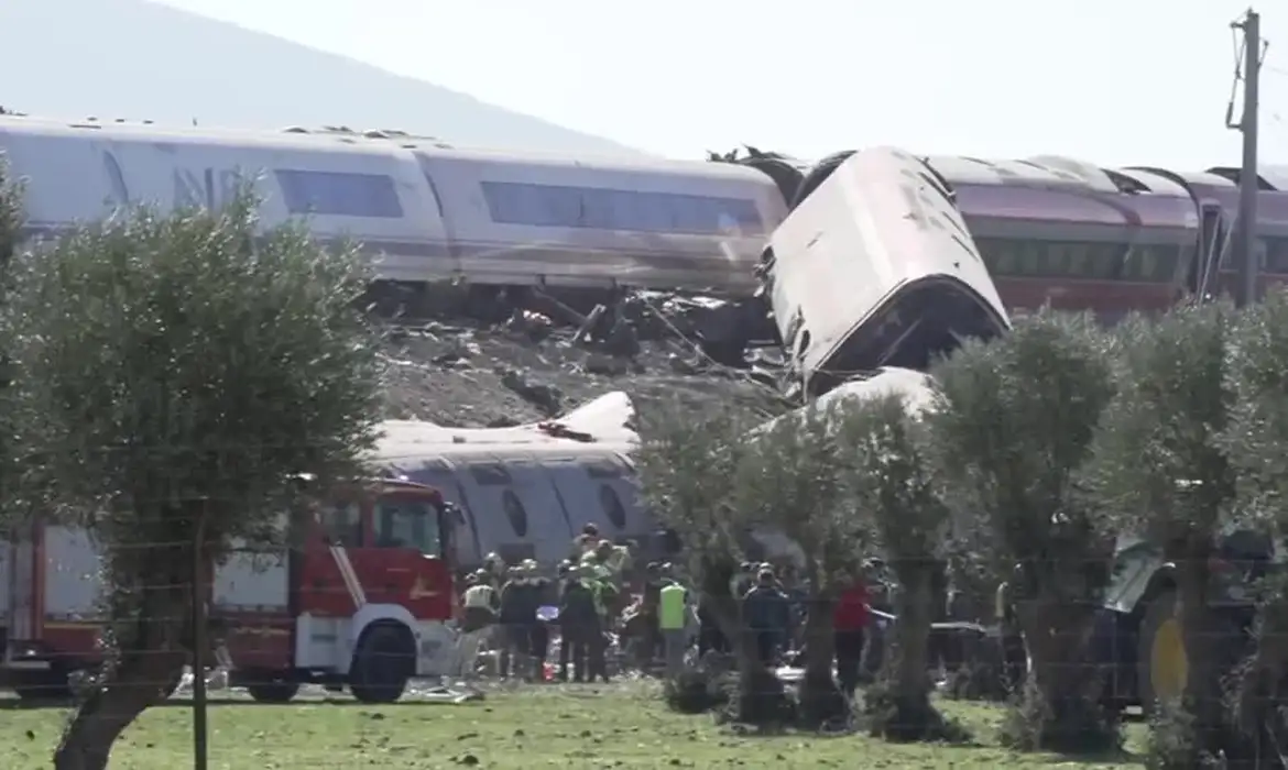 Espanha realiza primeiros funerais de vítimas de acidente ferroviário