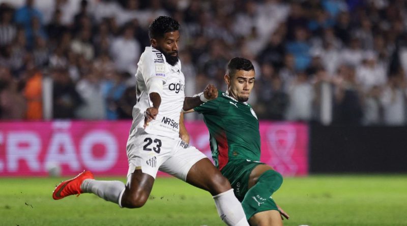 Soccer Football - Brasileiro Championship - Santos v Palmeiras - Estadio Urbano Caldeira, Santos, Brazil - October 28, 2026 Palmeiras' Andreas Pereira in action with Santos' Rodinei REUTERS/Thiago Bernardes