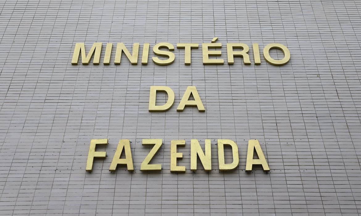 Contas do governo têm superávit de R$ 4,8 bilhões em setembro