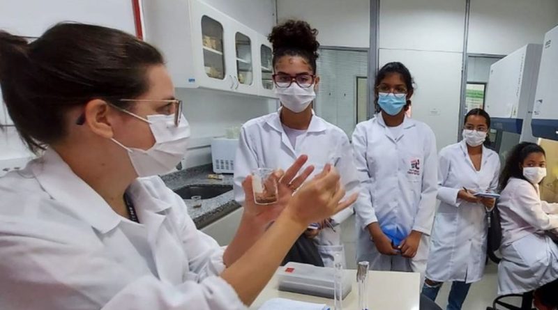 Programa Futuras Cientistas tem inscrições prorrogadas até 6 de novembro . A Imersão Científica coloca as participantes em contato com ambientes de pesquisa. Foto: Divulgação / Cetene