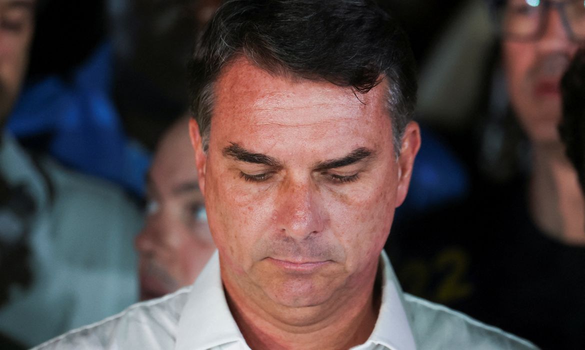 Itamaraty quer que diplomata argentina explique ajuda a Flávio em fuga