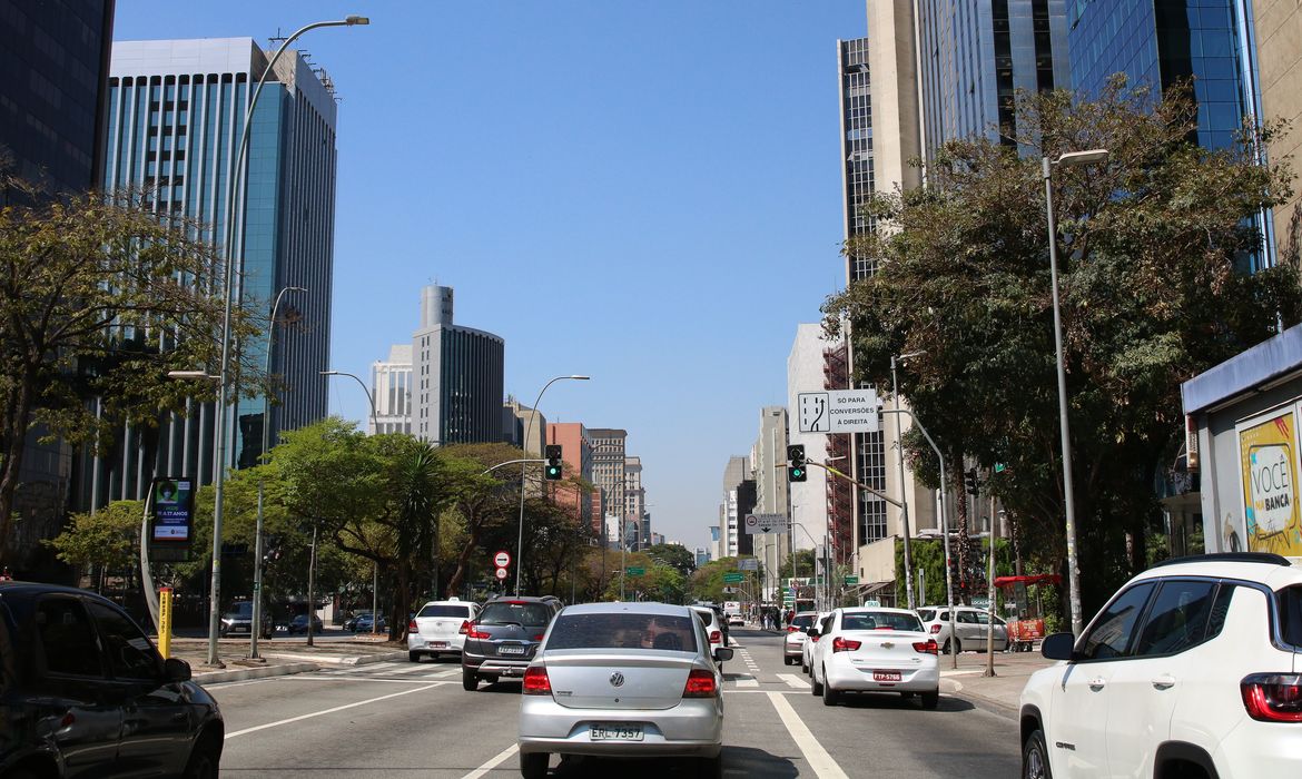 Economistas propõem taxar ricos em vez de cortar gastos sociais